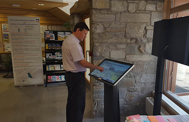 La mairie de TIGNES - affichage dynamique légal - diffusion des actes - consultation des actes et délibérations, écran vitrine, pupitre tactileconsultation d’actes légaux en version numériques